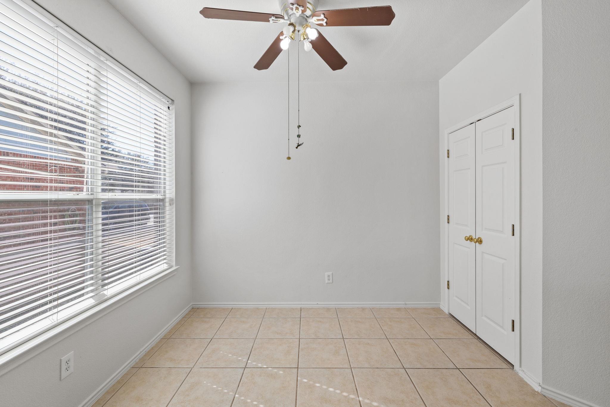 320 Lone Star Blvd, Hutto, TX 78634