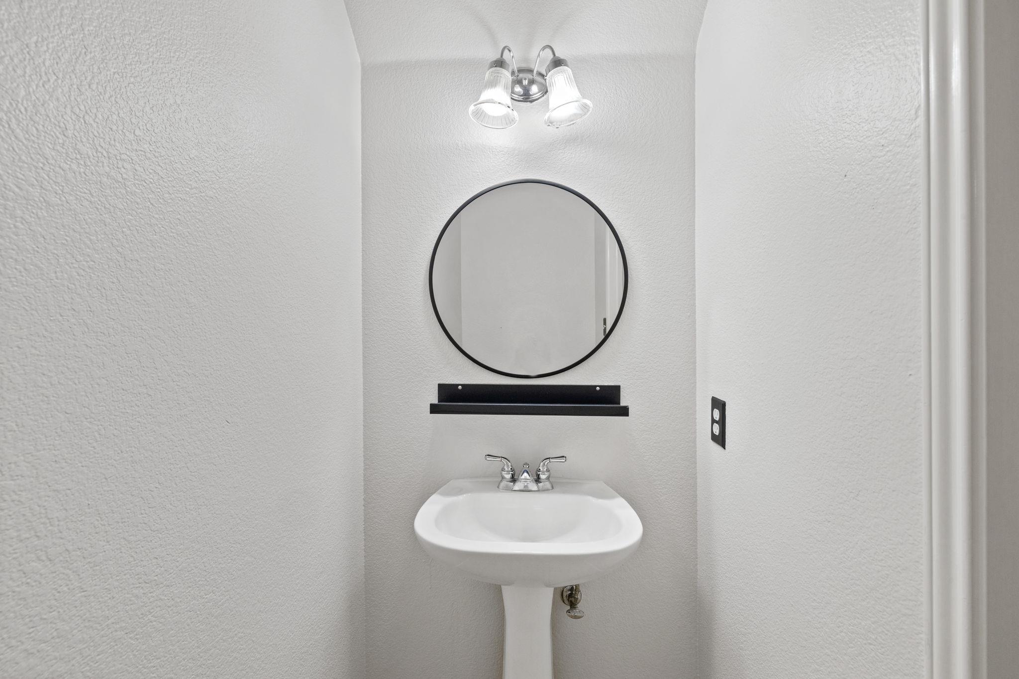 320 Lone Star Blvd, Hutto, TX 78634