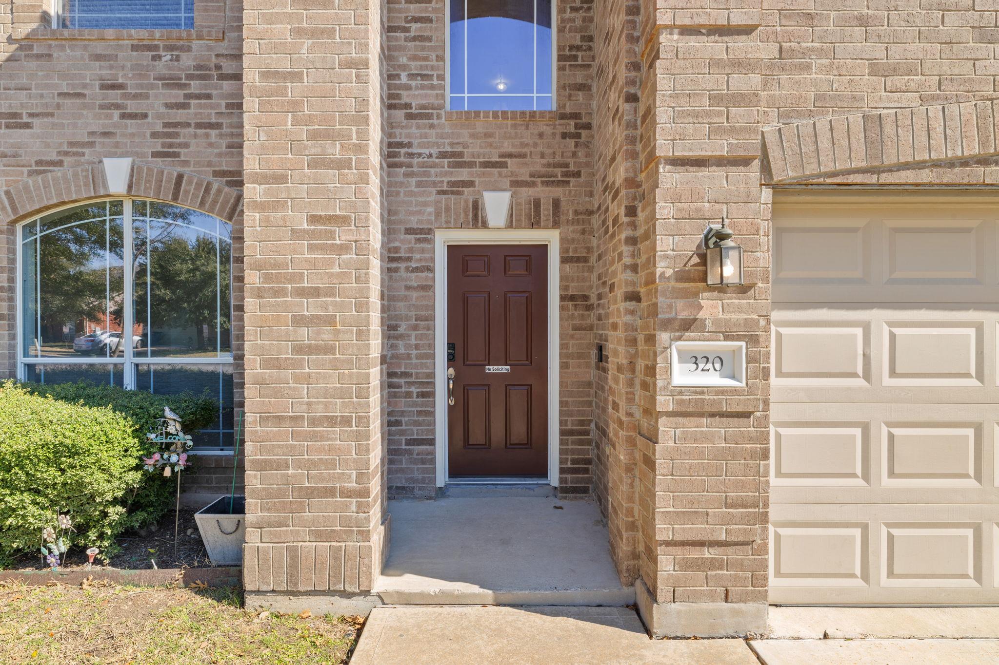 320 Lone Star Blvd, Hutto, TX 78634