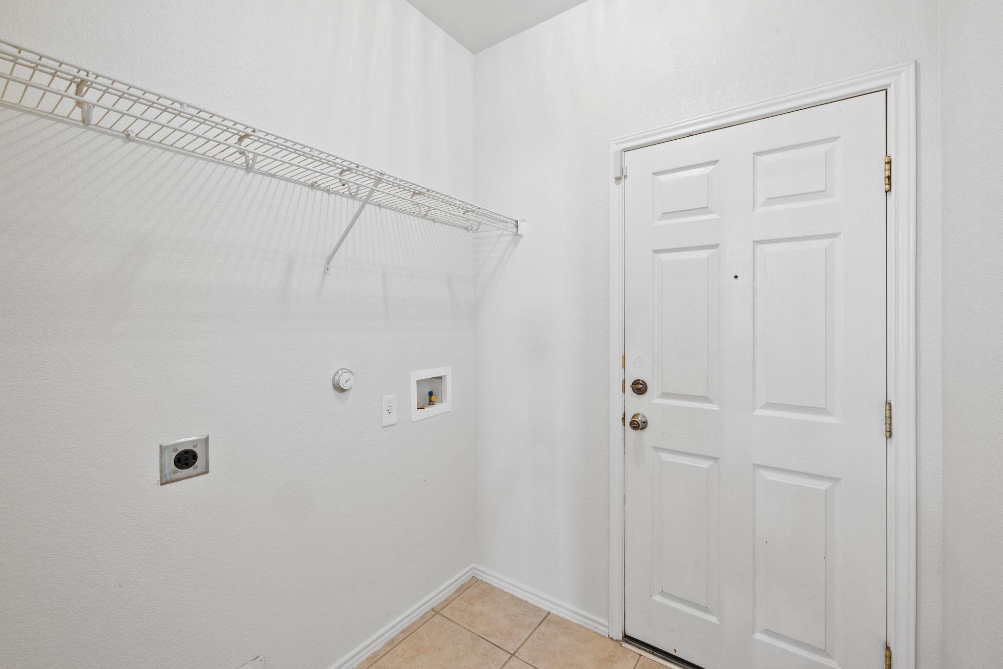 320 Lone Star Blvd, Hutto, TX 78634