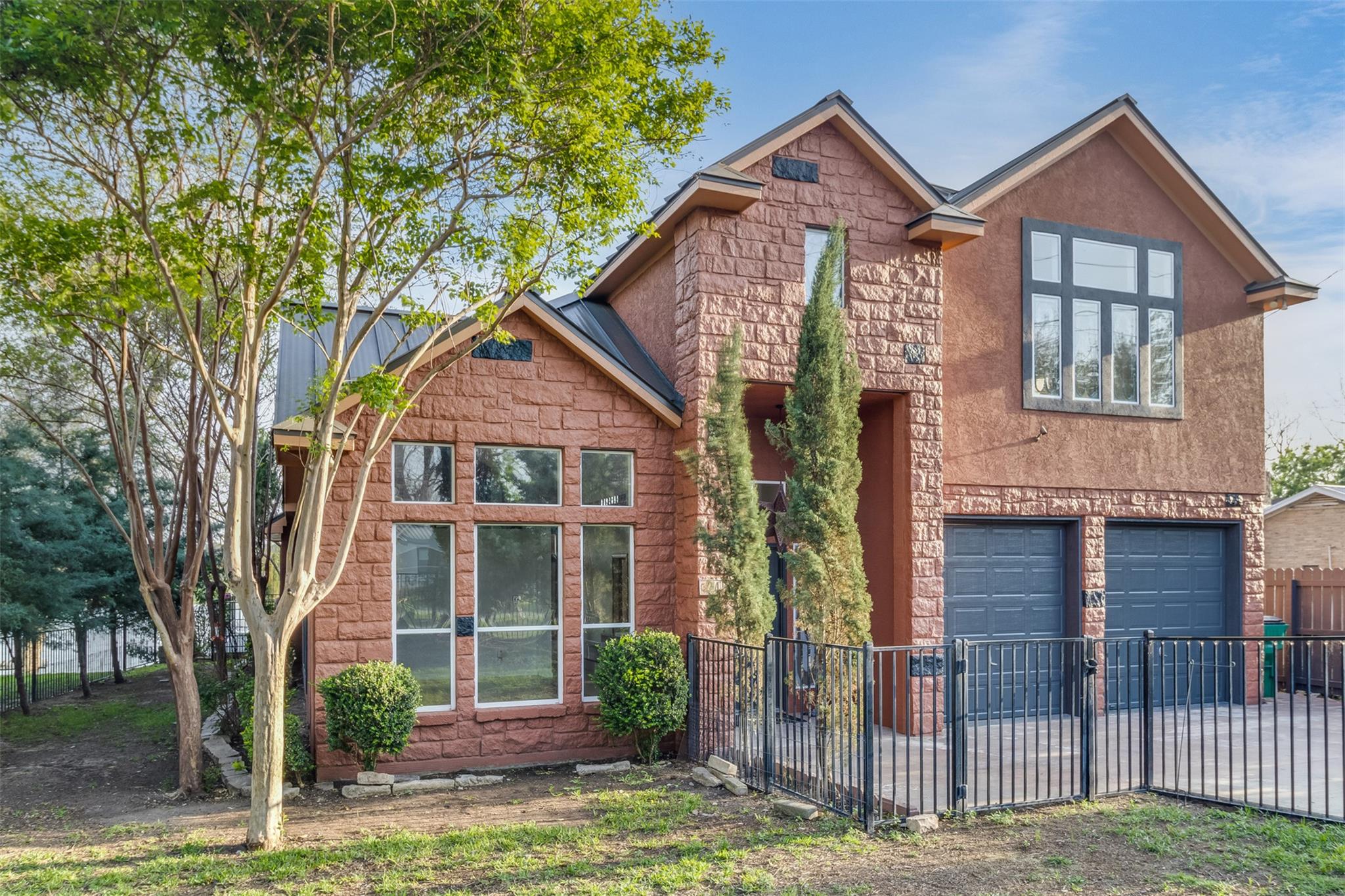 2450 River Oaks Dr, Kingsland, TX 78639