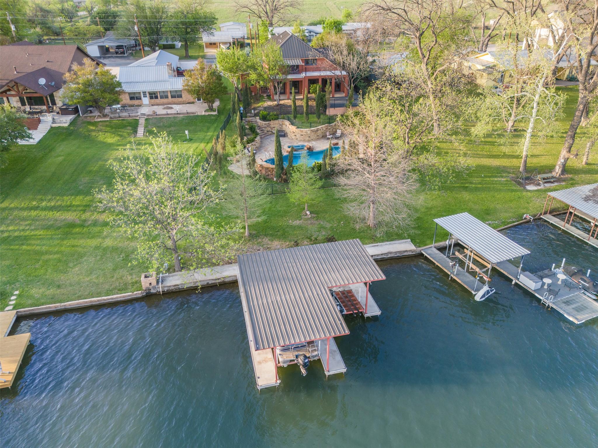 2450 River Oaks Dr, Kingsland, TX 78639