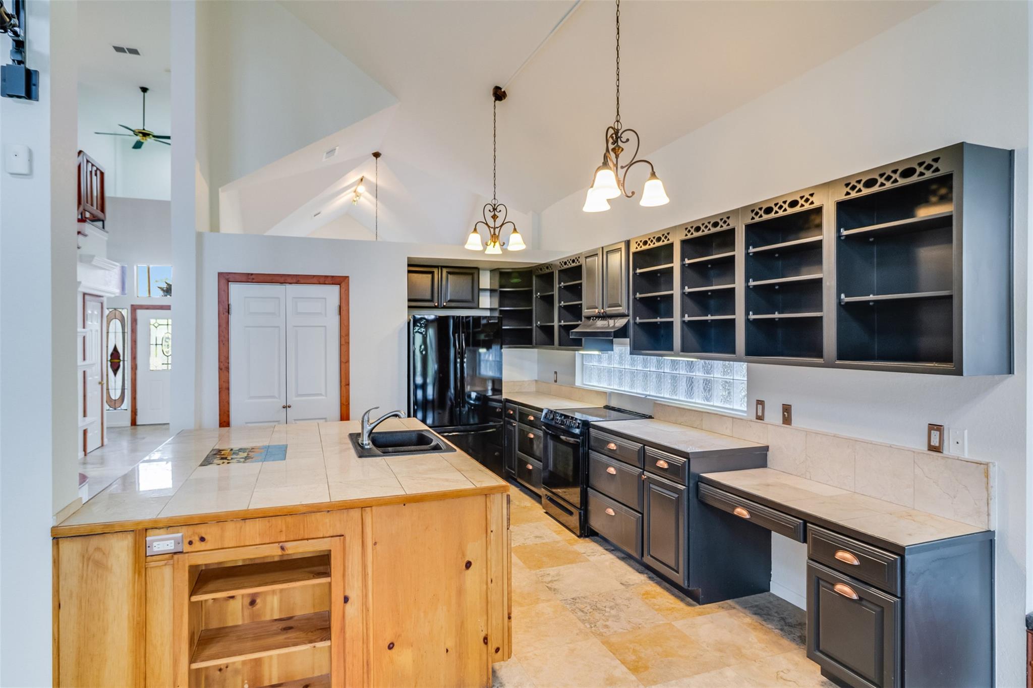 2450 River Oaks Dr, Kingsland, TX 78639