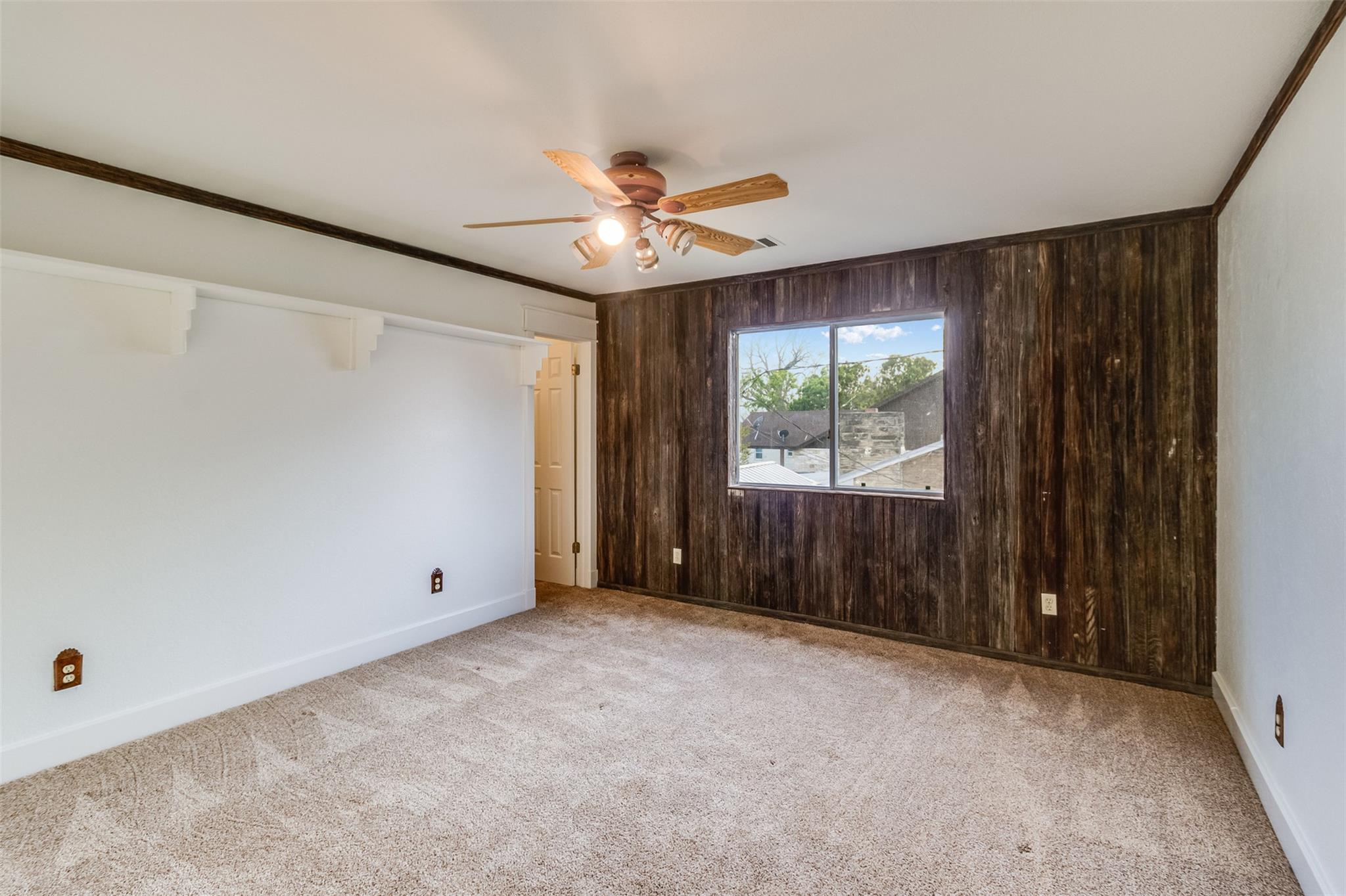 2450 River Oaks Dr, Kingsland, TX 78639