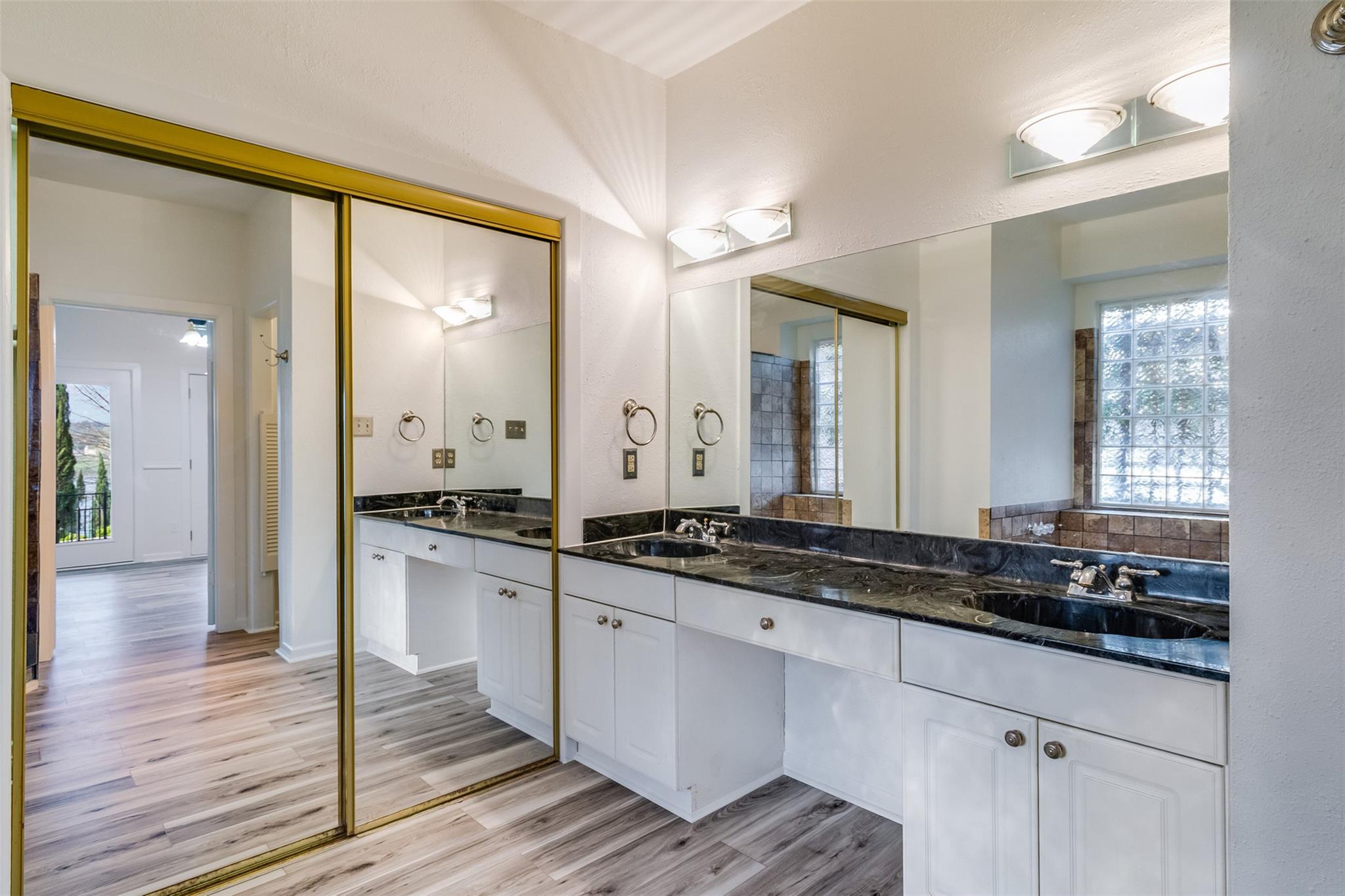 2450 River Oaks Dr, Kingsland, TX 78639