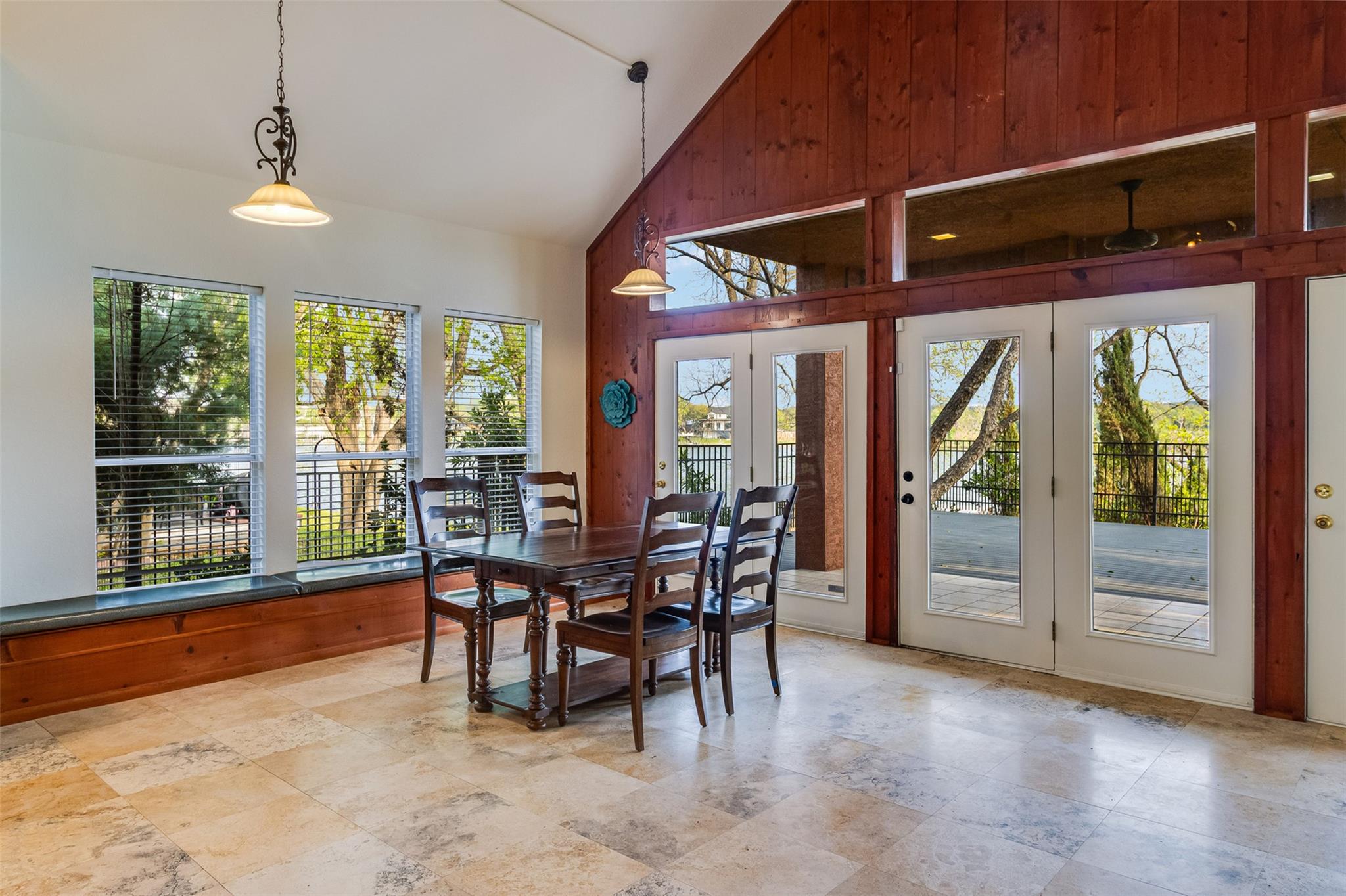 2450 River Oaks Dr, Kingsland, TX 78639