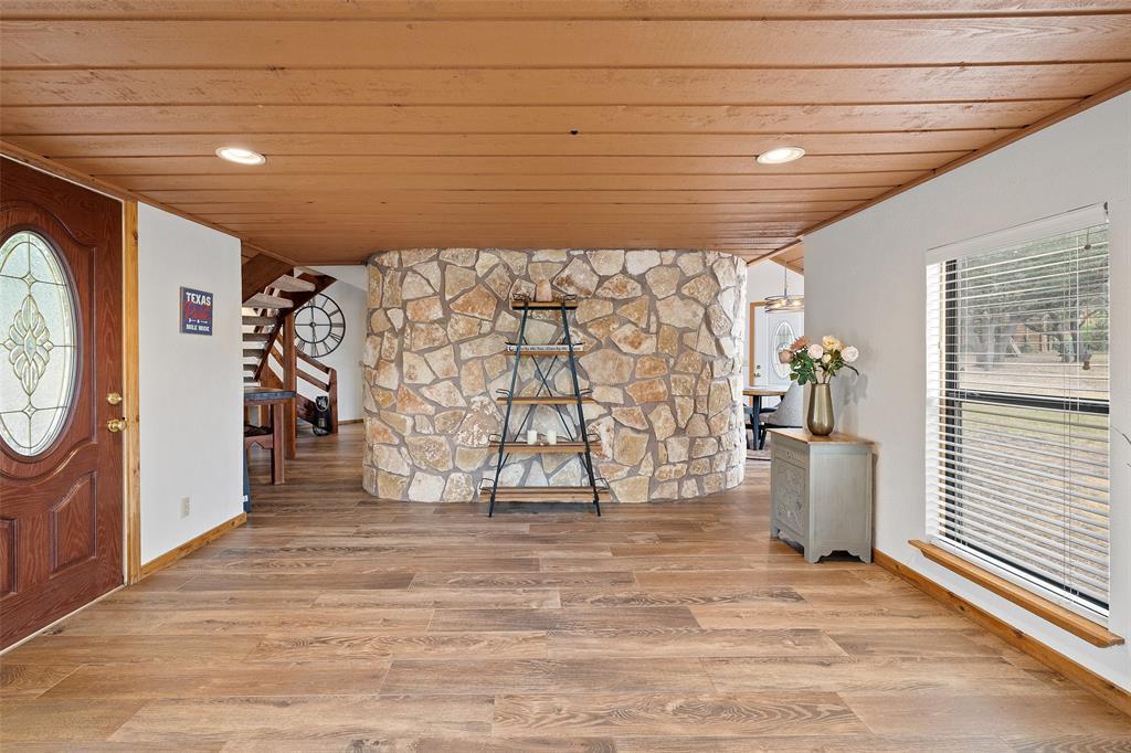 318 Coventry Rd, Spicewood, TX 78669