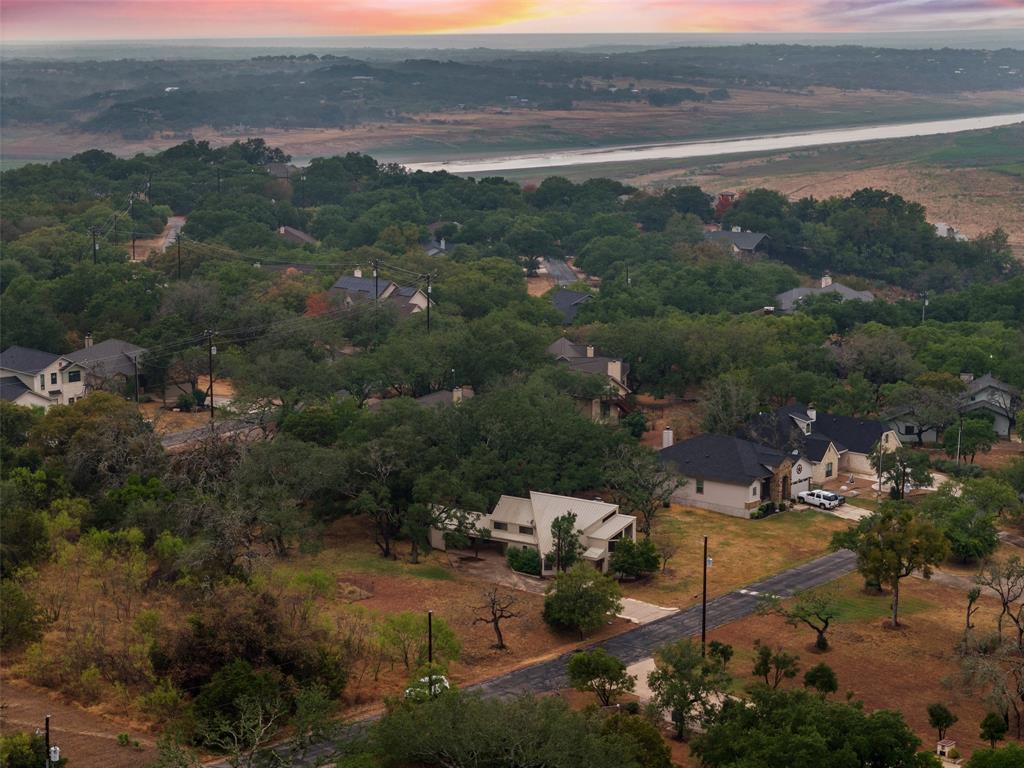 318 Coventry Rd, Spicewood, TX 78669