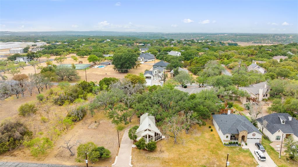 318 Coventry Rd, Spicewood, TX 78669