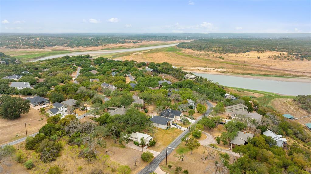 318 Coventry Rd, Spicewood, TX 78669