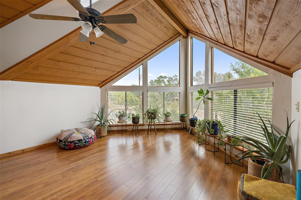 318 Coventry Rd, Spicewood, TX 78669