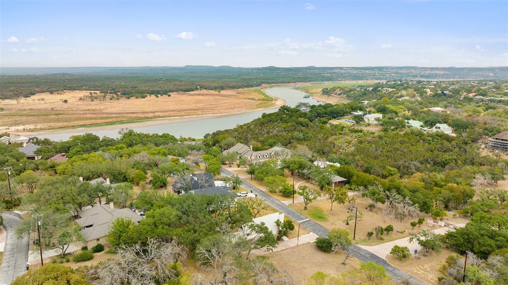 318 Coventry Rd, Spicewood, TX 78669