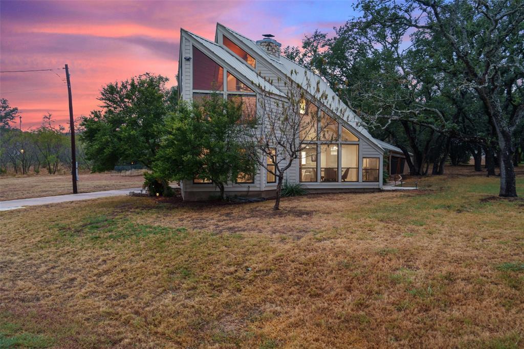 318 Coventry Rd, Spicewood, TX 78669