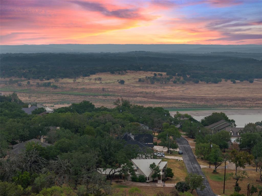 318 Coventry Rd, Spicewood, TX 78669