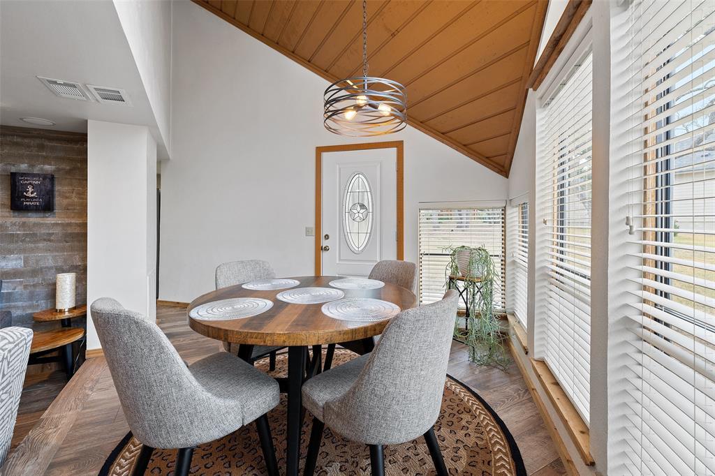 318 Coventry Rd, Spicewood, TX 78669