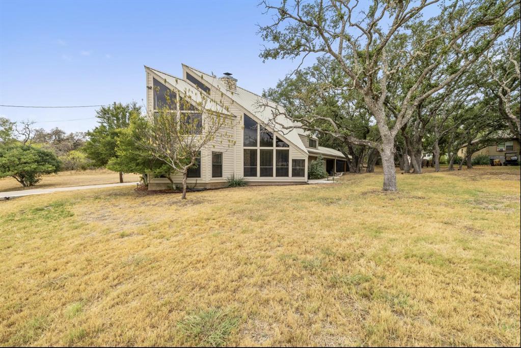 318 Coventry Rd, Spicewood, TX 78669