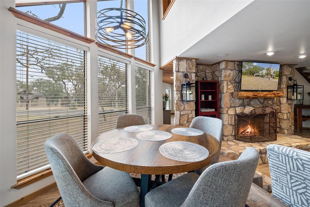 318 Coventry Rd, Spicewood, TX 78669