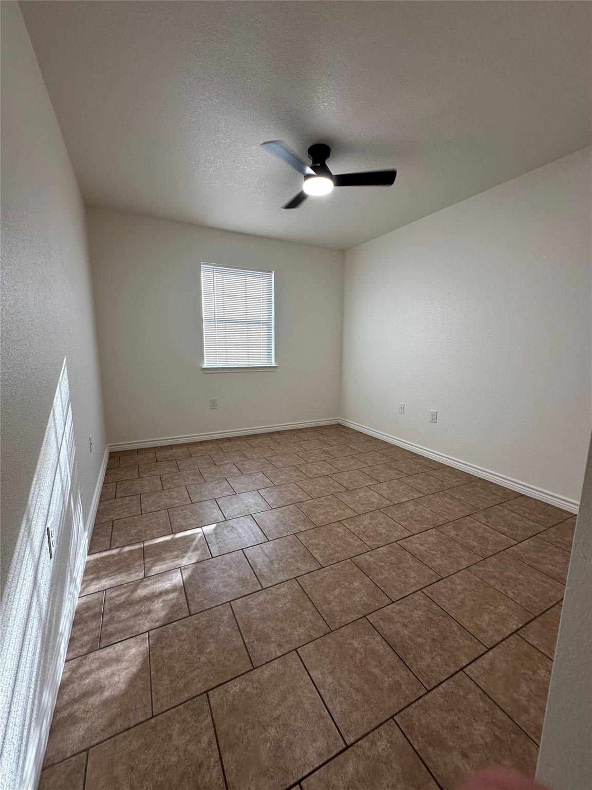 112 N Avenue O # B, Johnson City, TX 78636