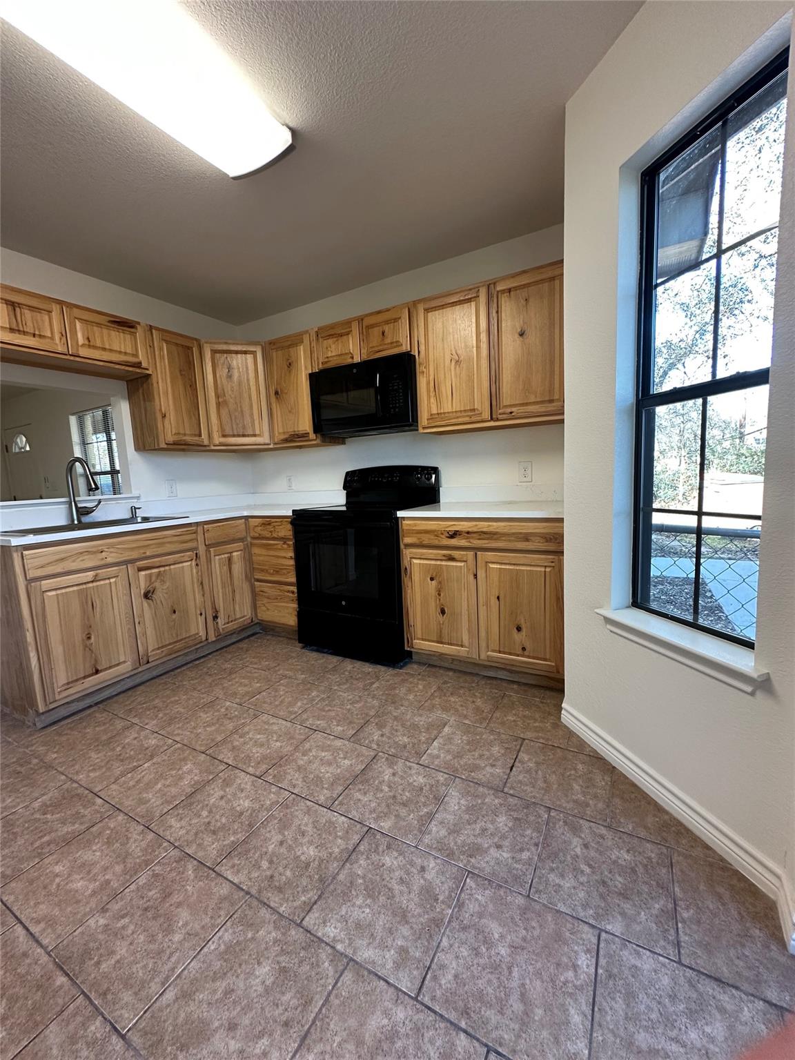 112 N Avenue O # B, Johnson City, TX 78636