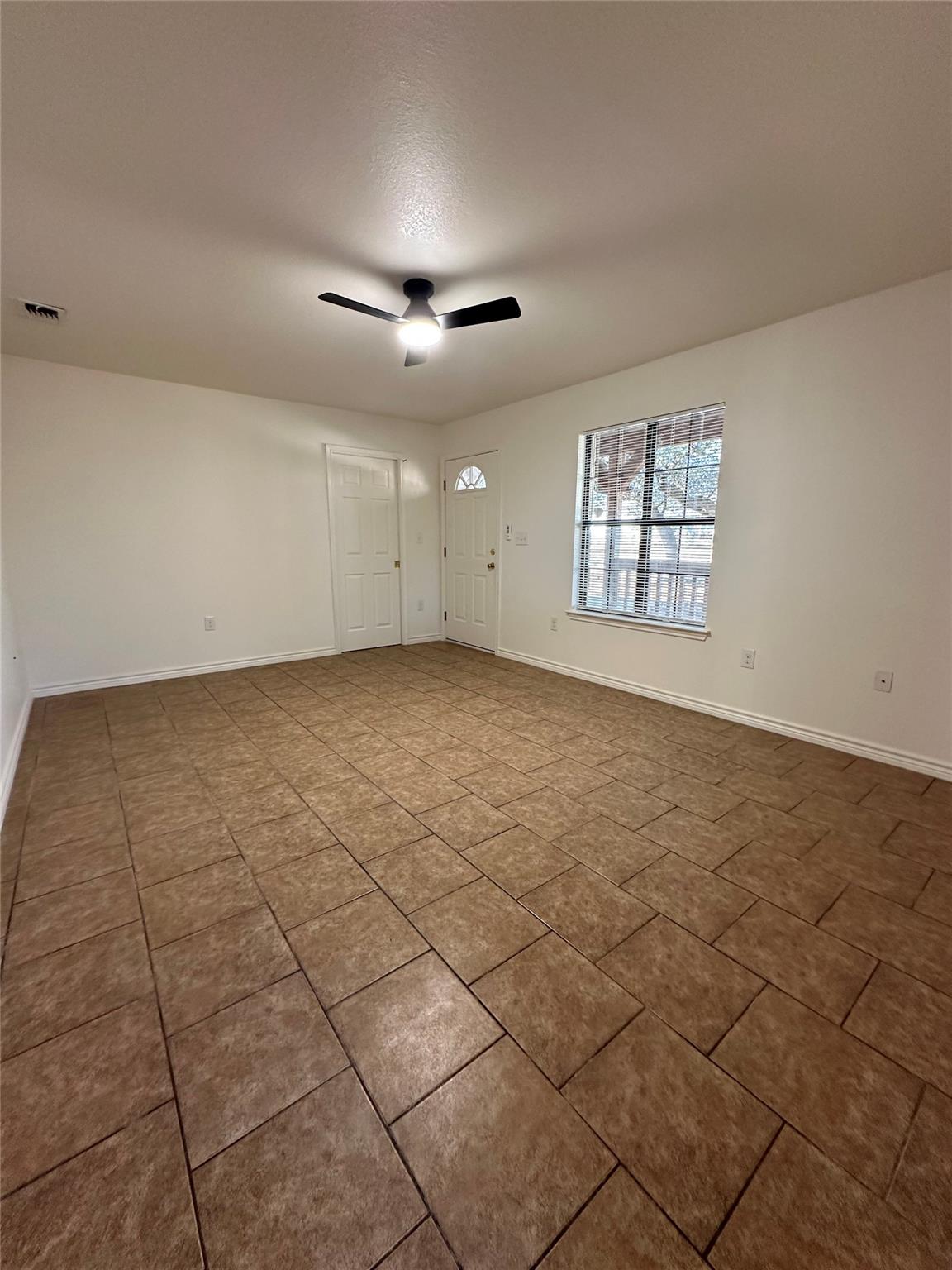 112 N Avenue O # B, Johnson City, TX 78636