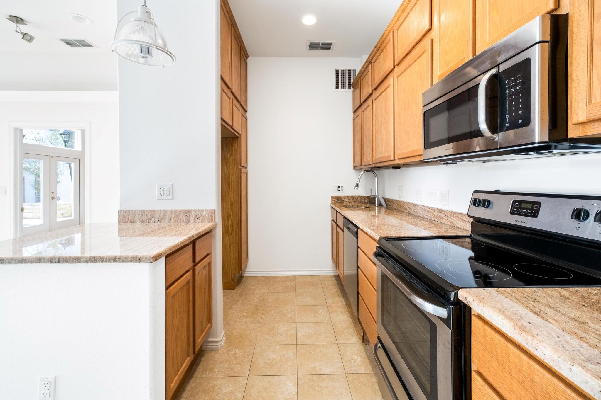 121 Scott St, San Marcos, TX 78666