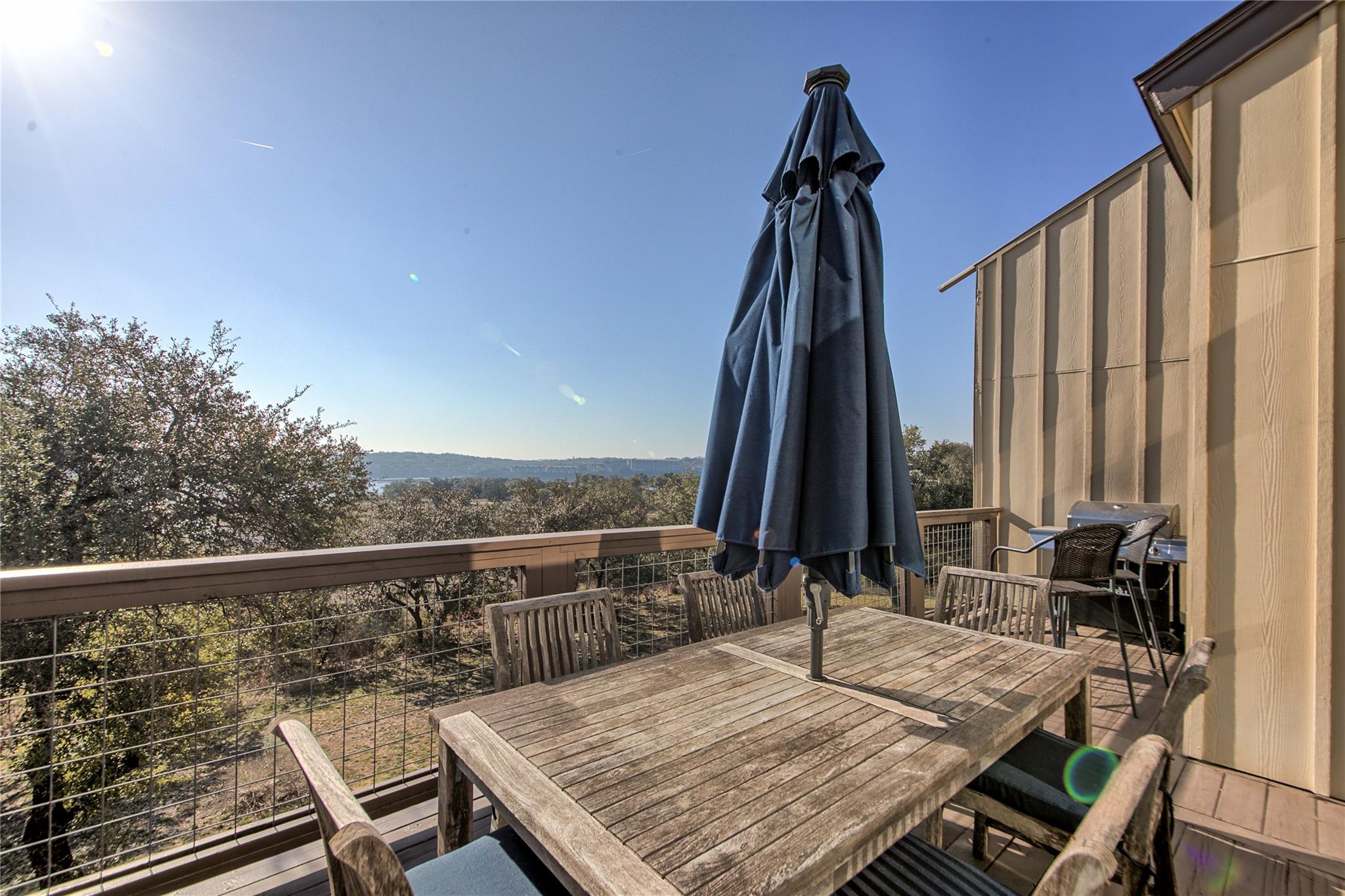 157 Comanche Pt, Point Venture, TX 78645