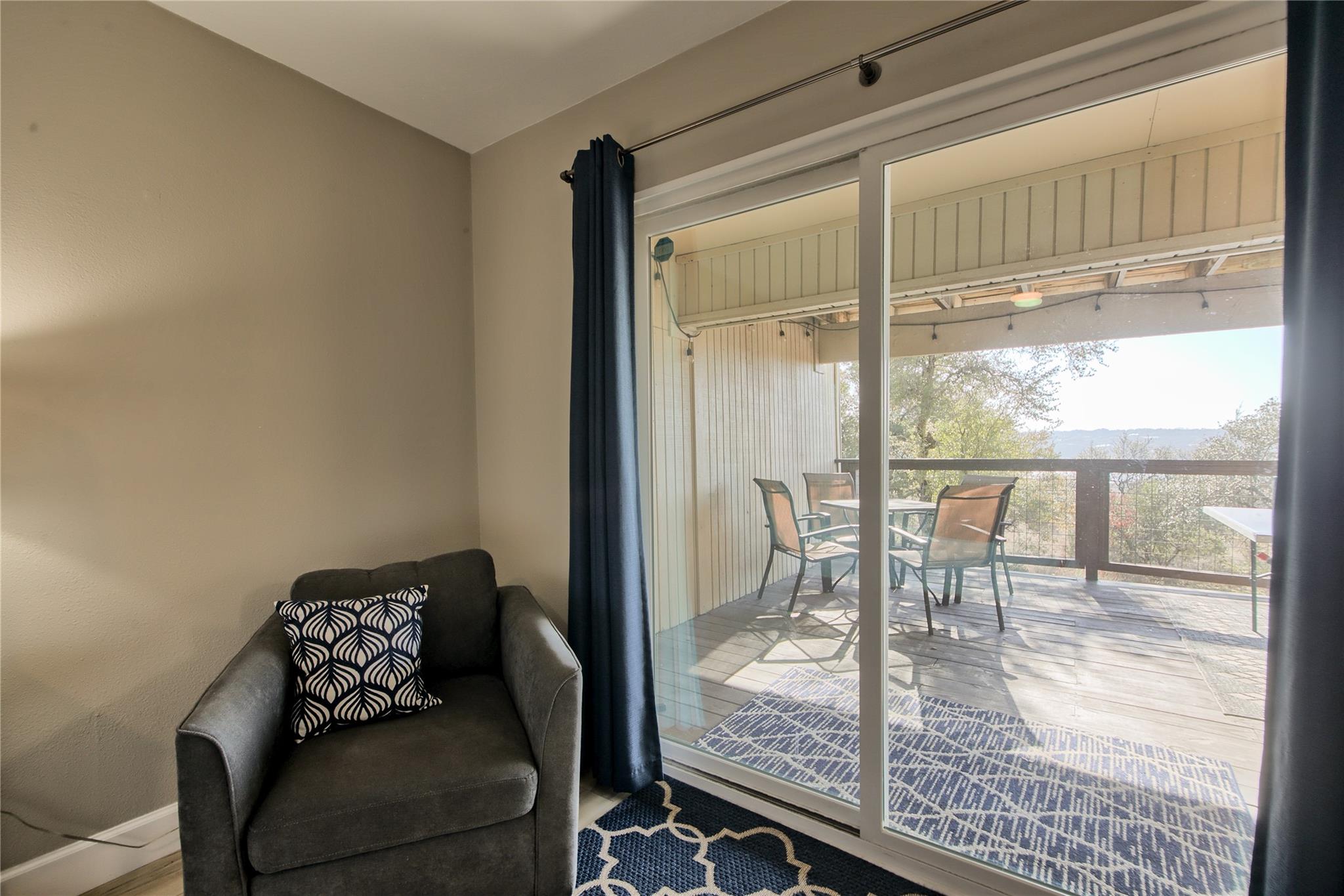 157 Comanche Pt, Point Venture, TX 78645