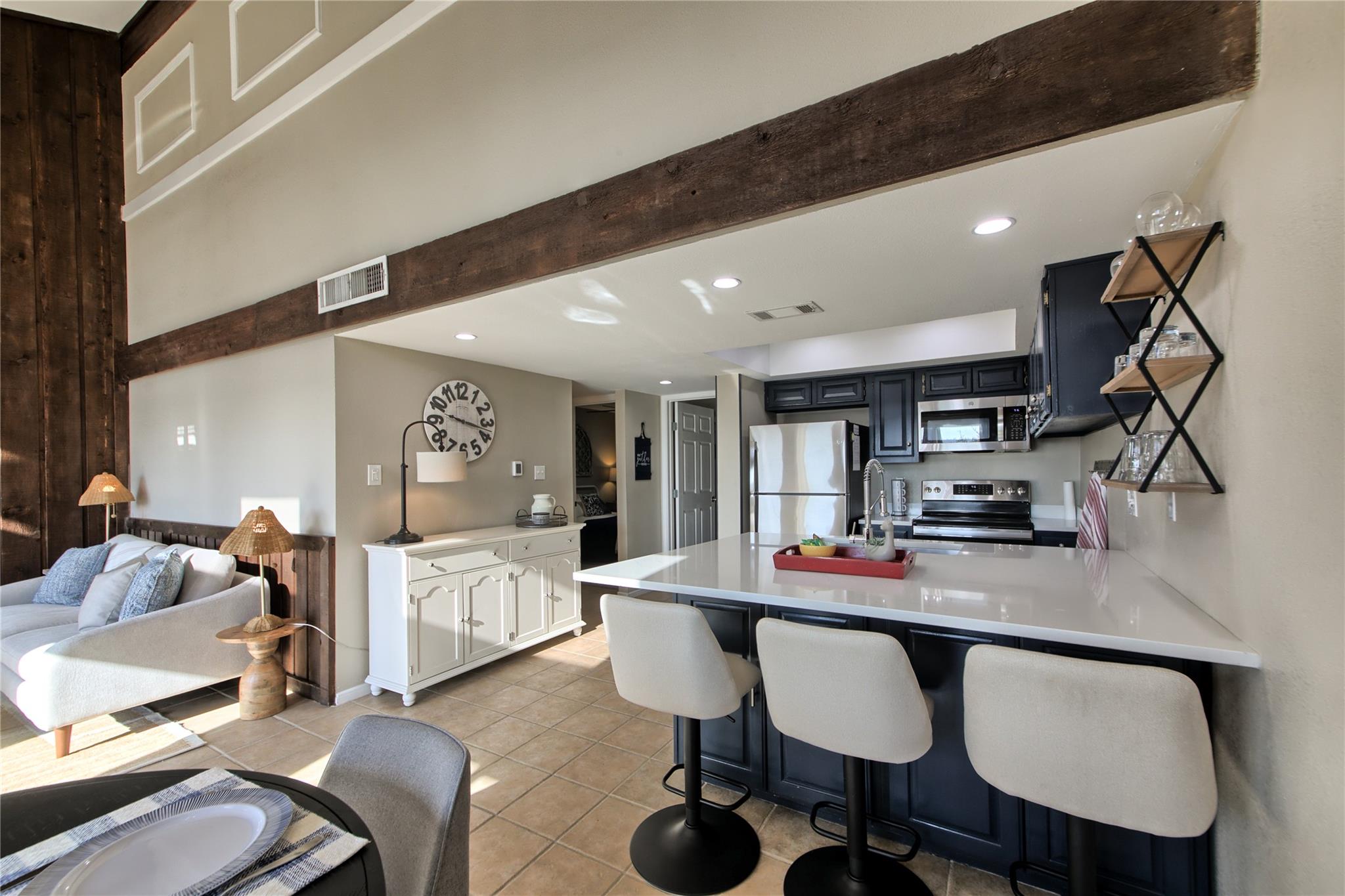 157 Comanche Pt, Point Venture, TX 78645