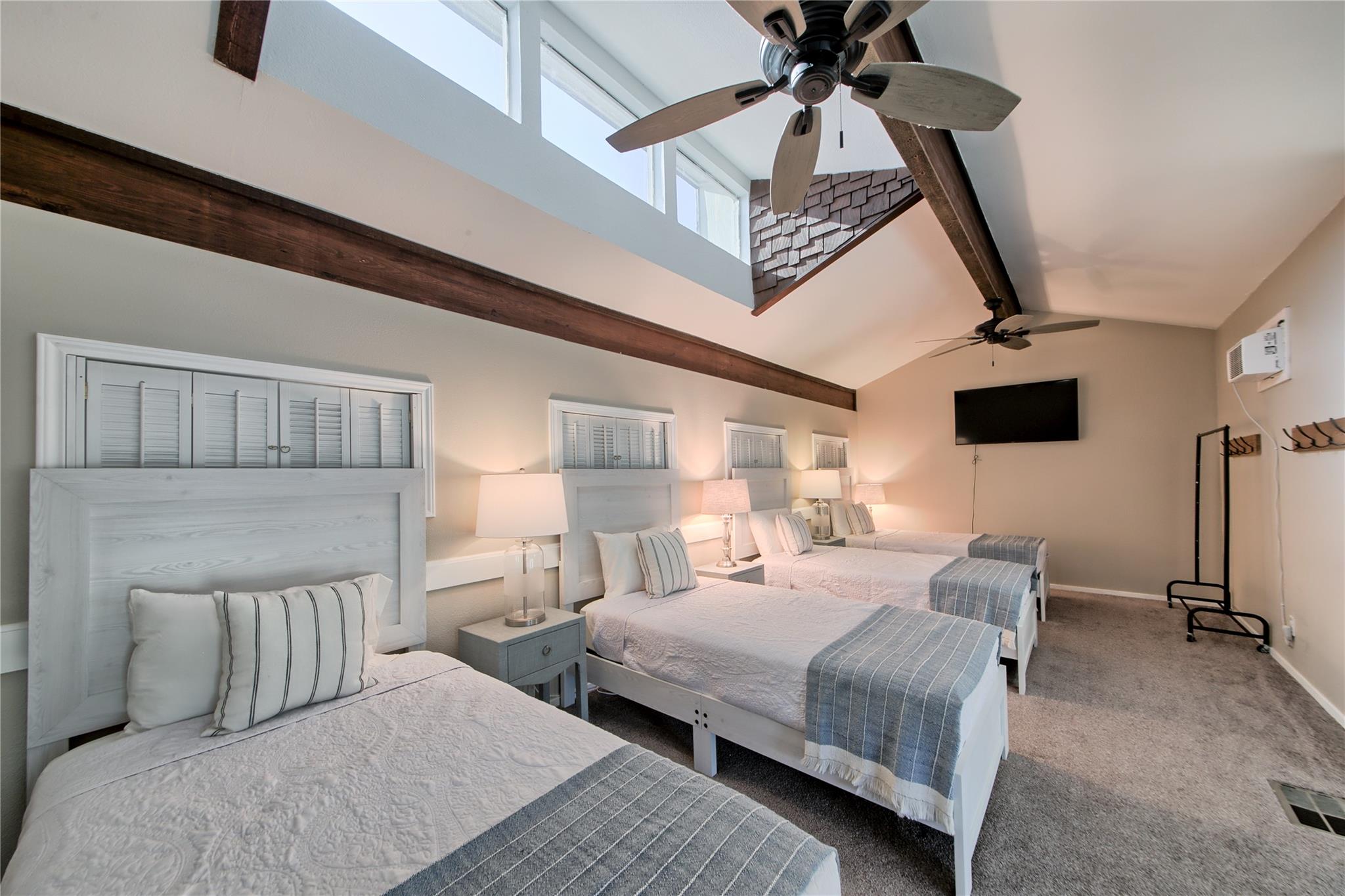 157 Comanche Pt, Point Venture, TX 78645