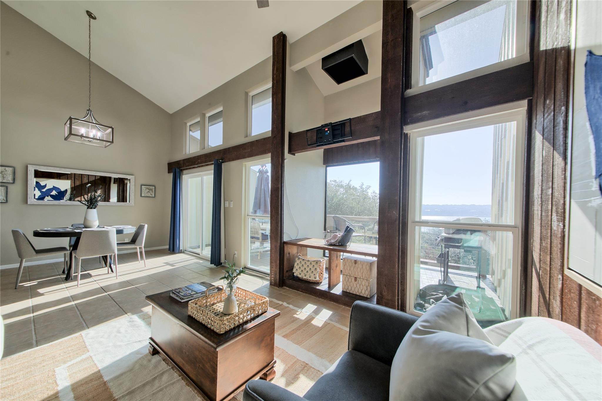 157 Comanche Pt, Point Venture, TX 78645