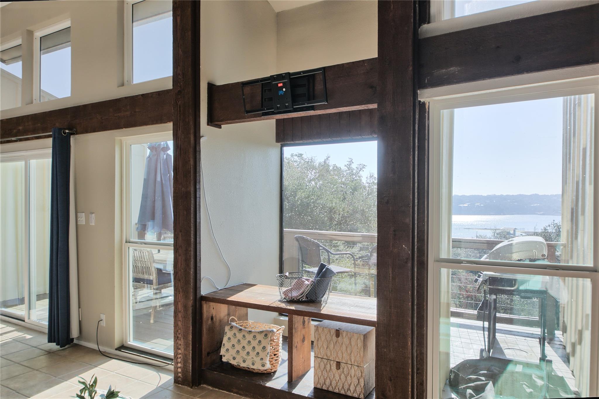 157 Comanche Pt, Point Venture, TX 78645