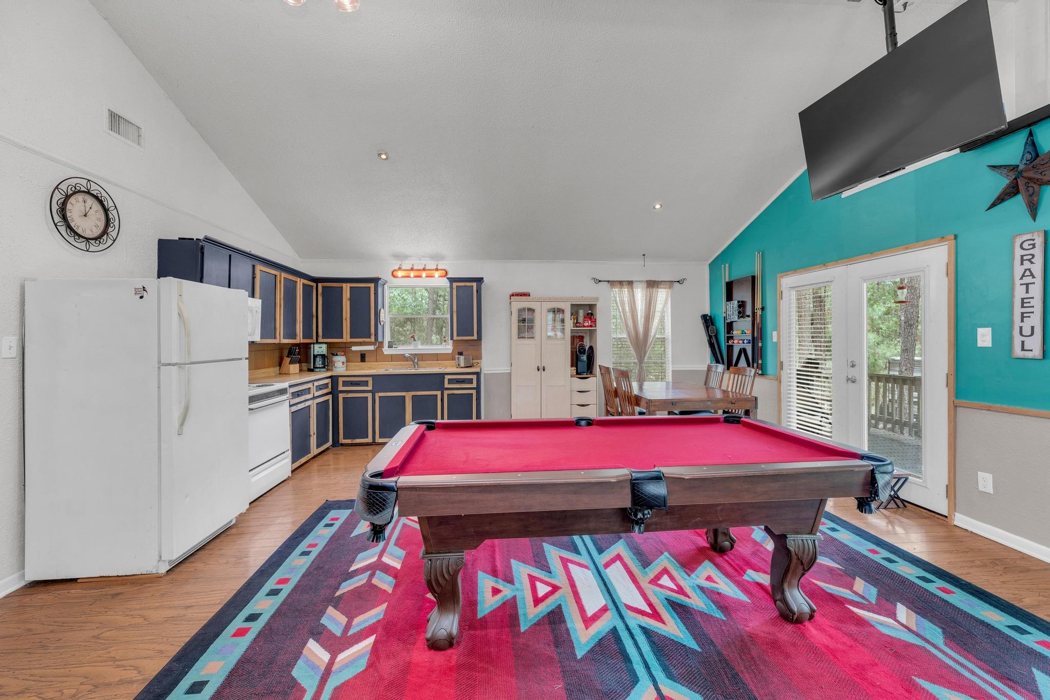 928 Moccasin Trl, La Grange, TX 78945