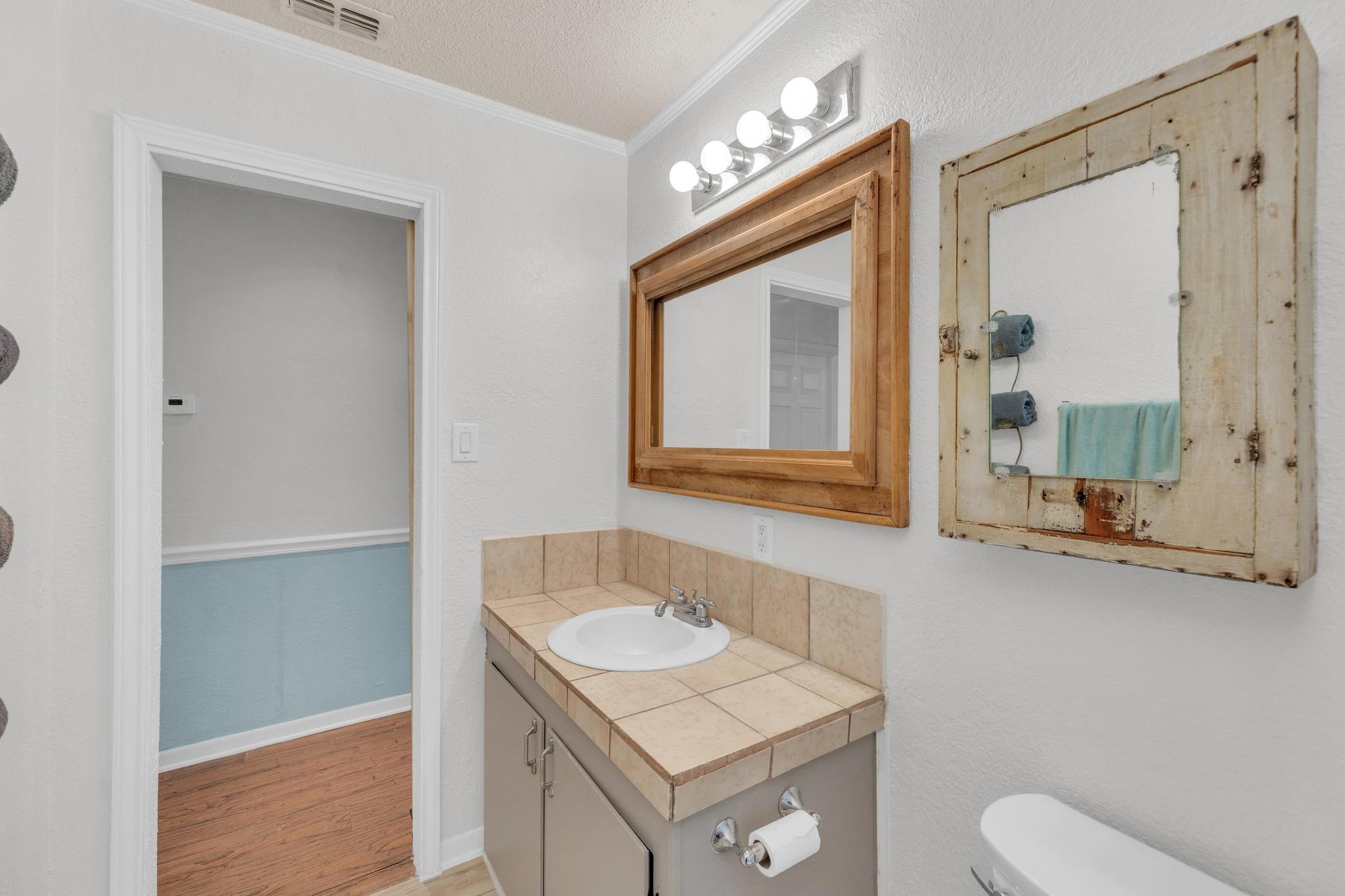 928 Moccasin Trl, La Grange, TX 78945