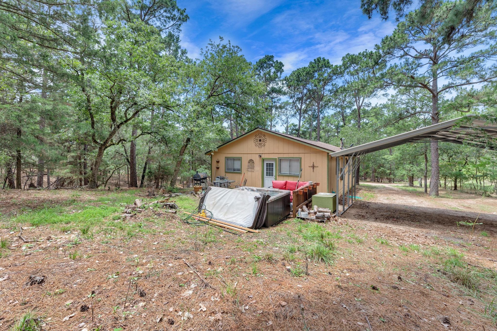 928 Moccasin Trl, La Grange, TX 78945