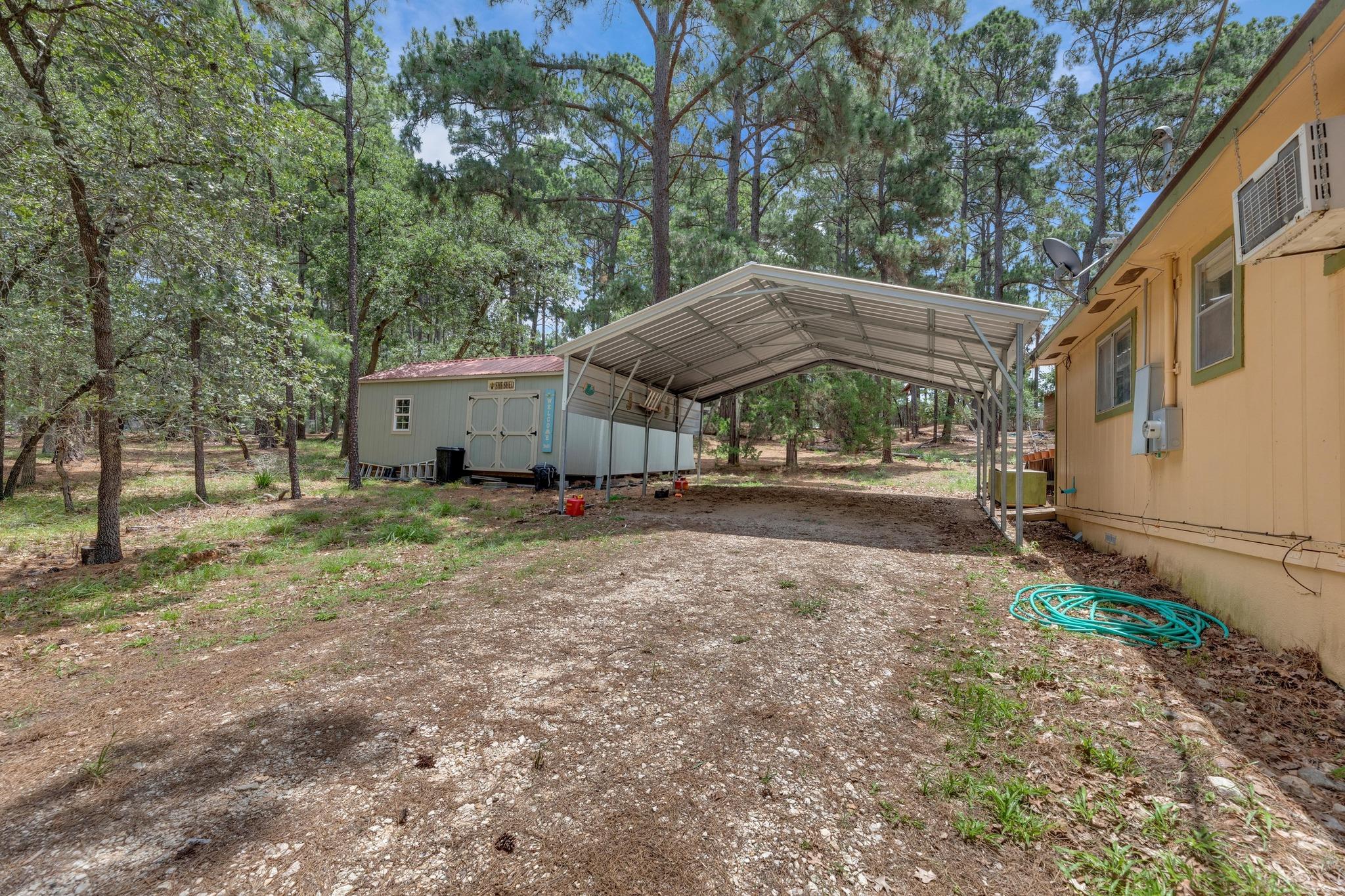 928 Moccasin Trl, La Grange, TX 78945