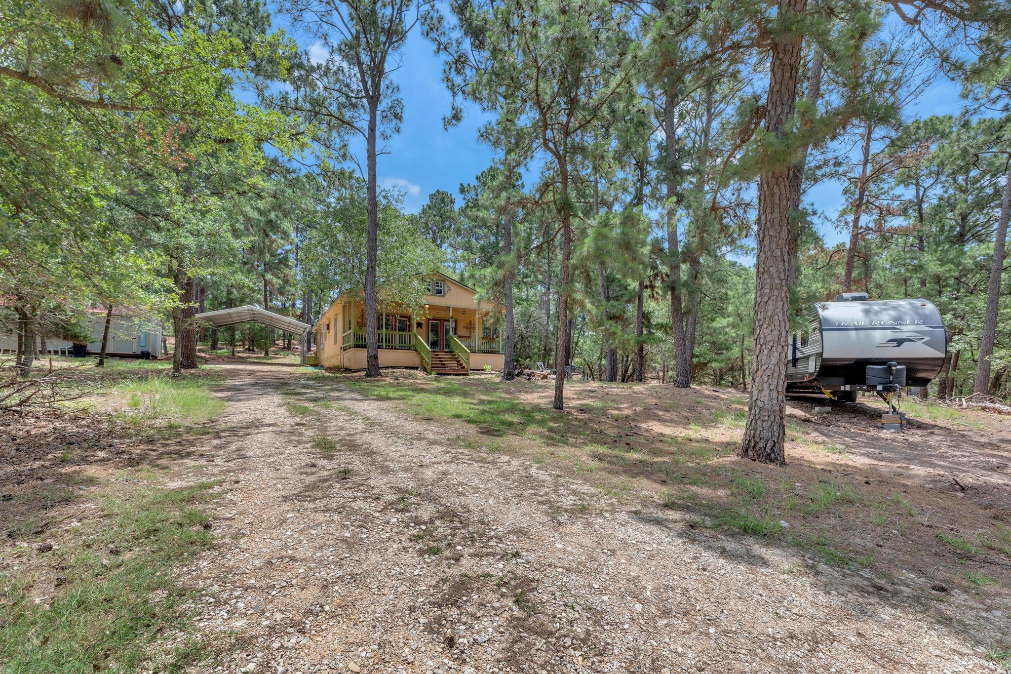 928 Moccasin Trl, La Grange, TX 78945