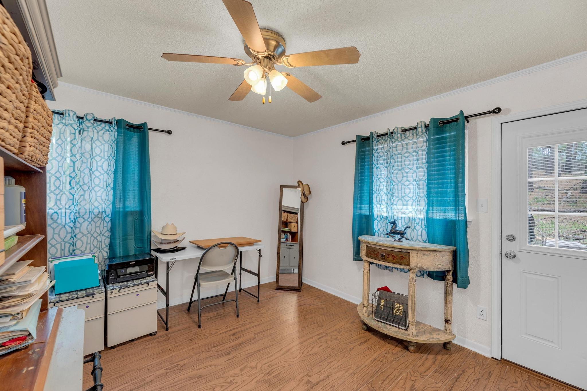 928 Moccasin Trl, La Grange, TX 78945