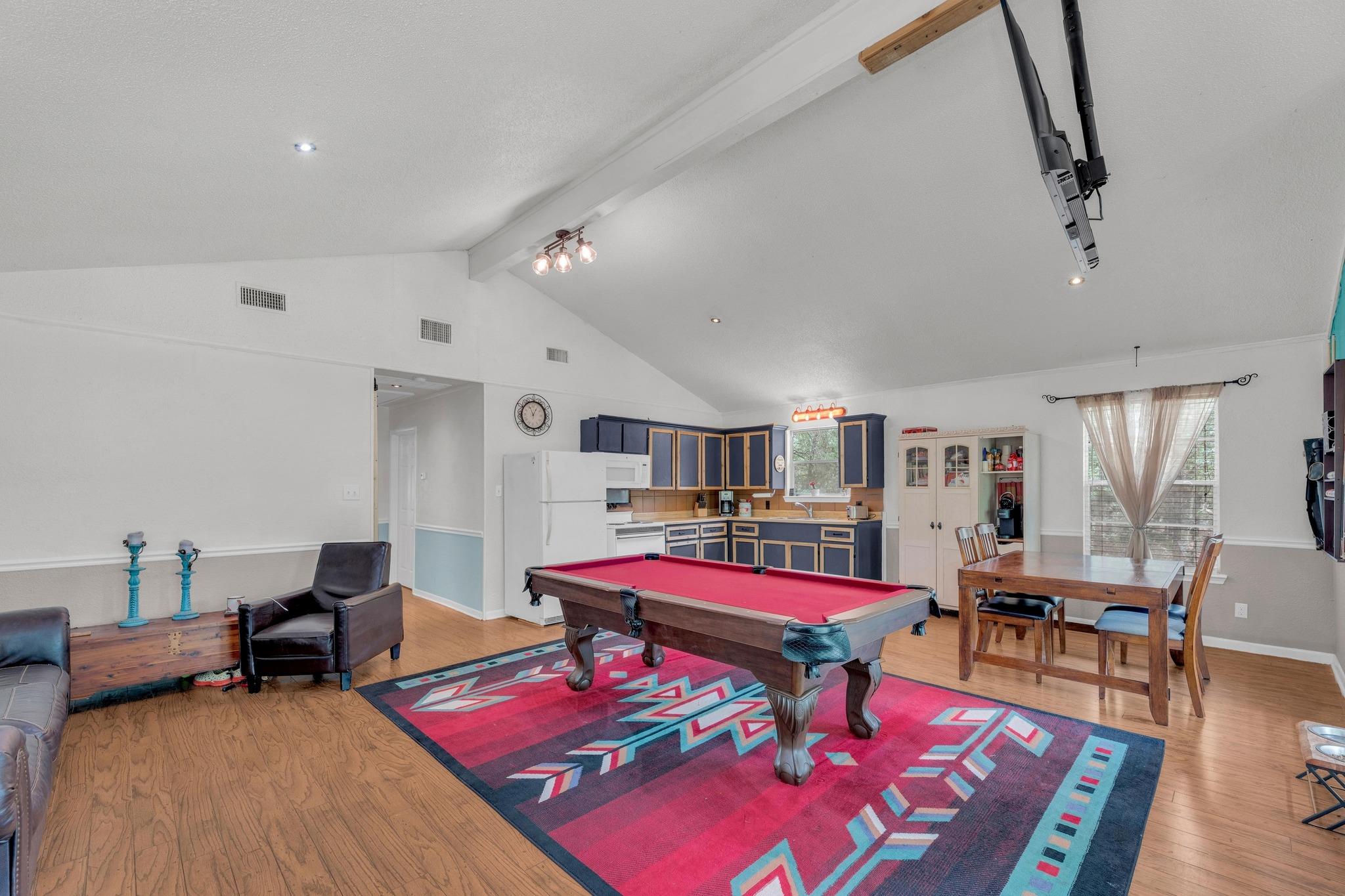 928 Moccasin Trl, La Grange, TX 78945