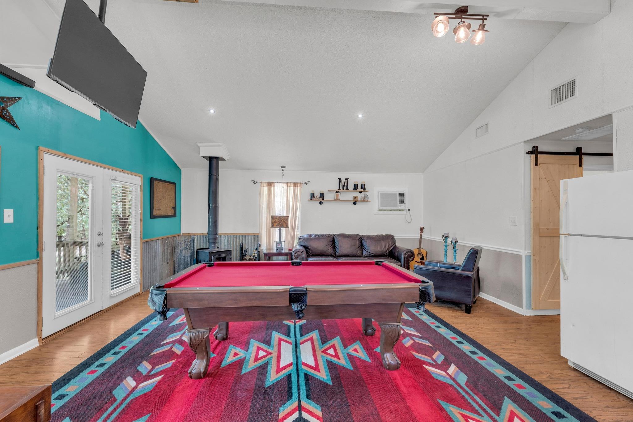 928 Moccasin Trl, La Grange, TX 78945