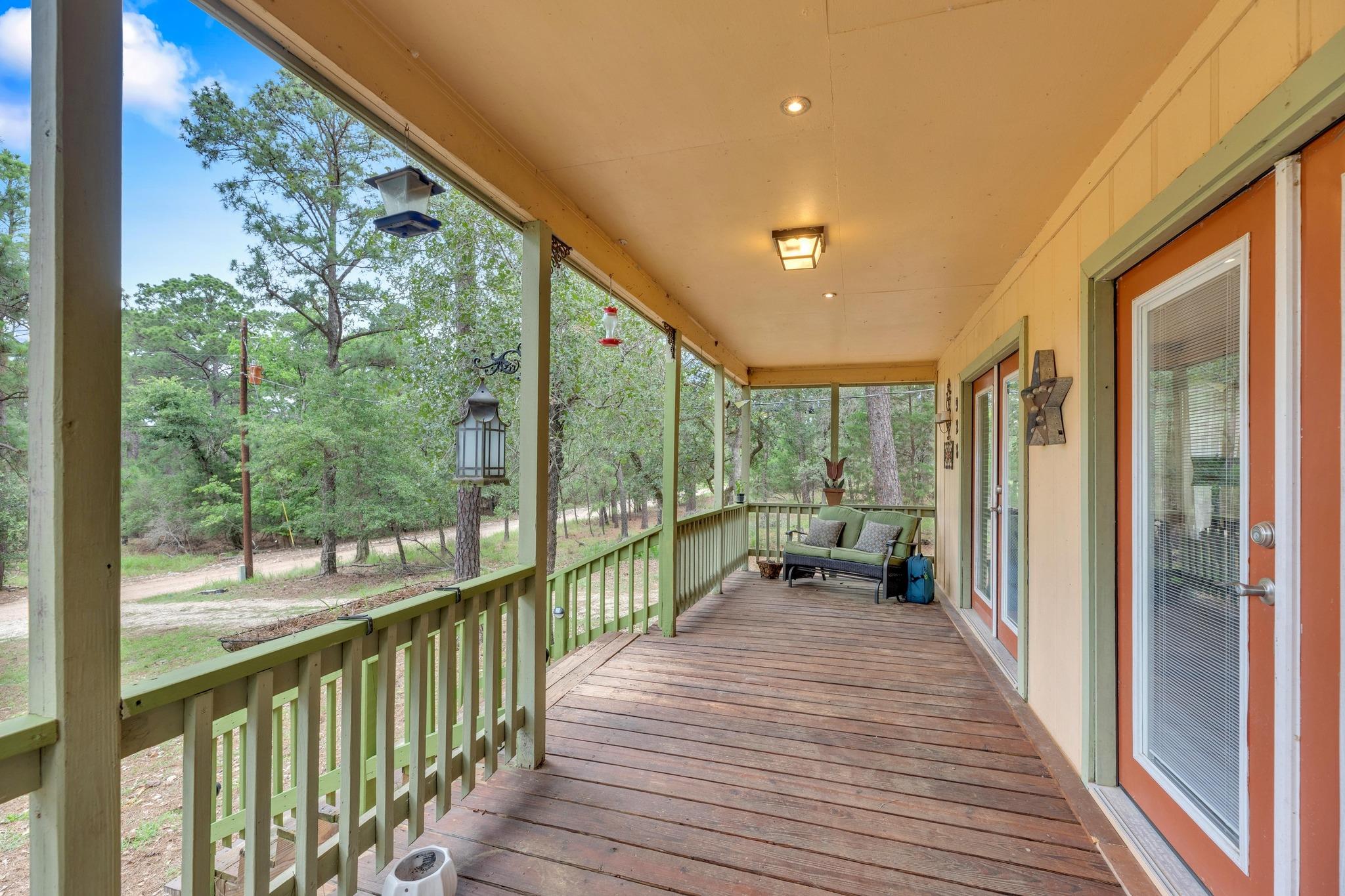 928 Moccasin Trl, La Grange, TX 78945