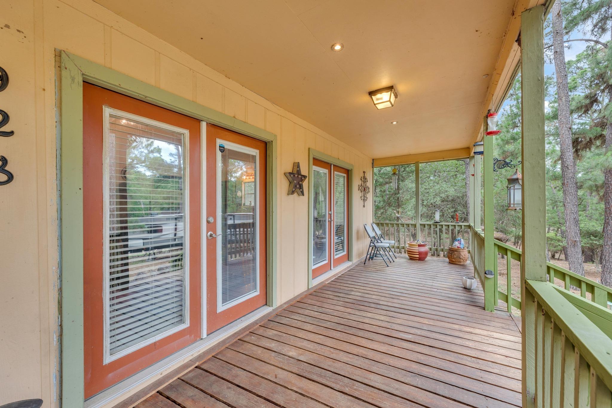 928 Moccasin Trl, La Grange, TX 78945