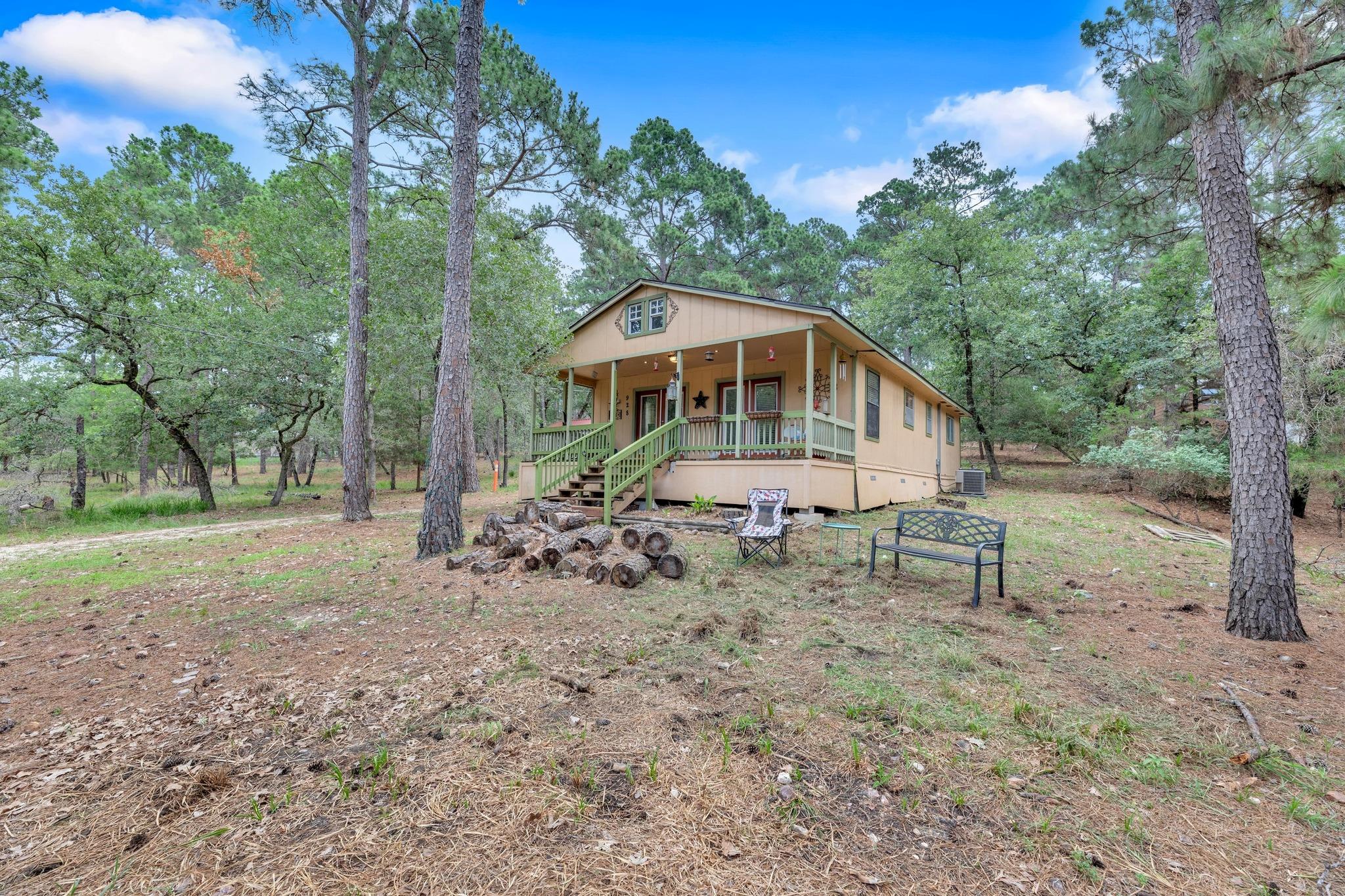 928 Moccasin Trl, La Grange, TX 78945