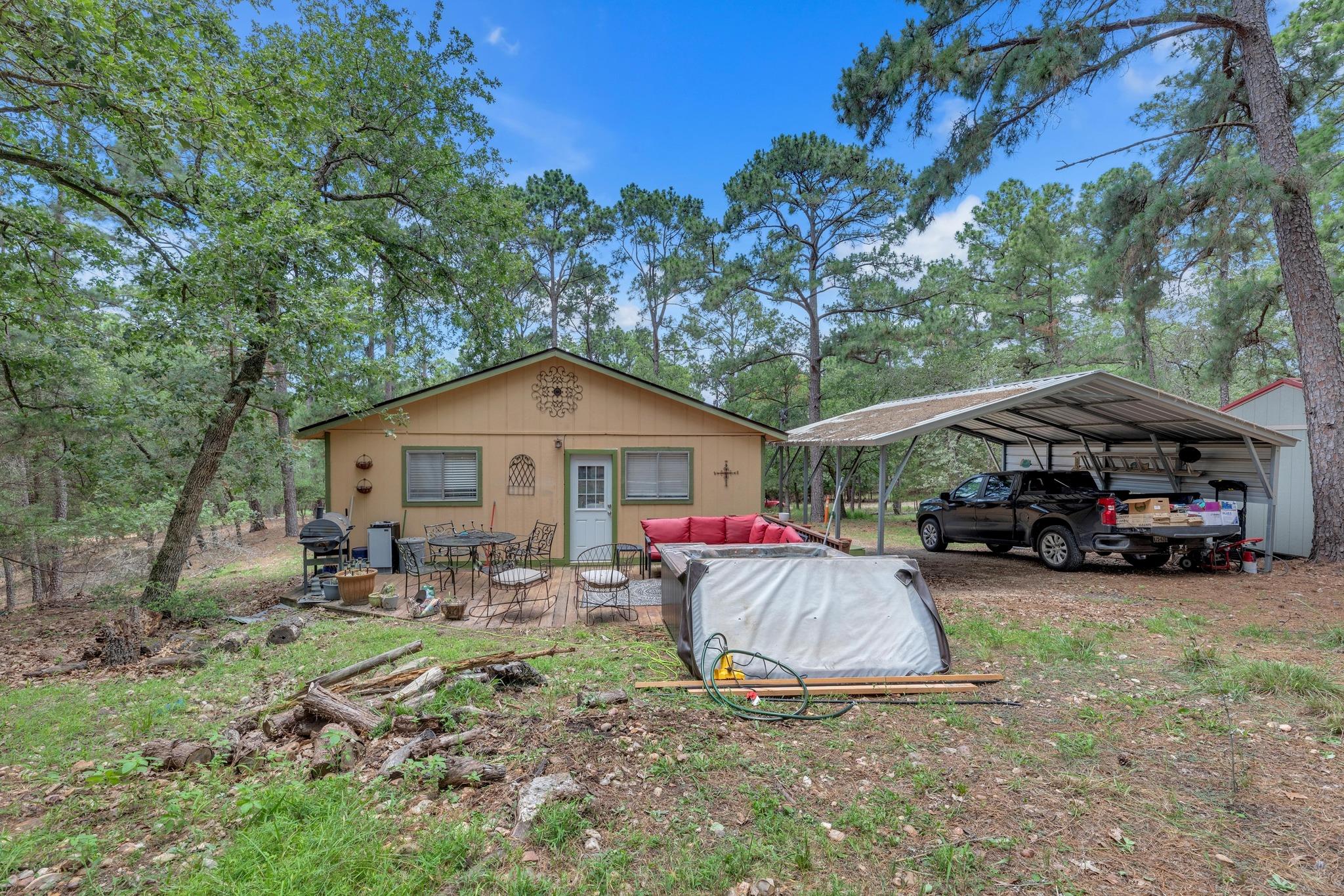928 Moccasin Trl, La Grange, TX 78945