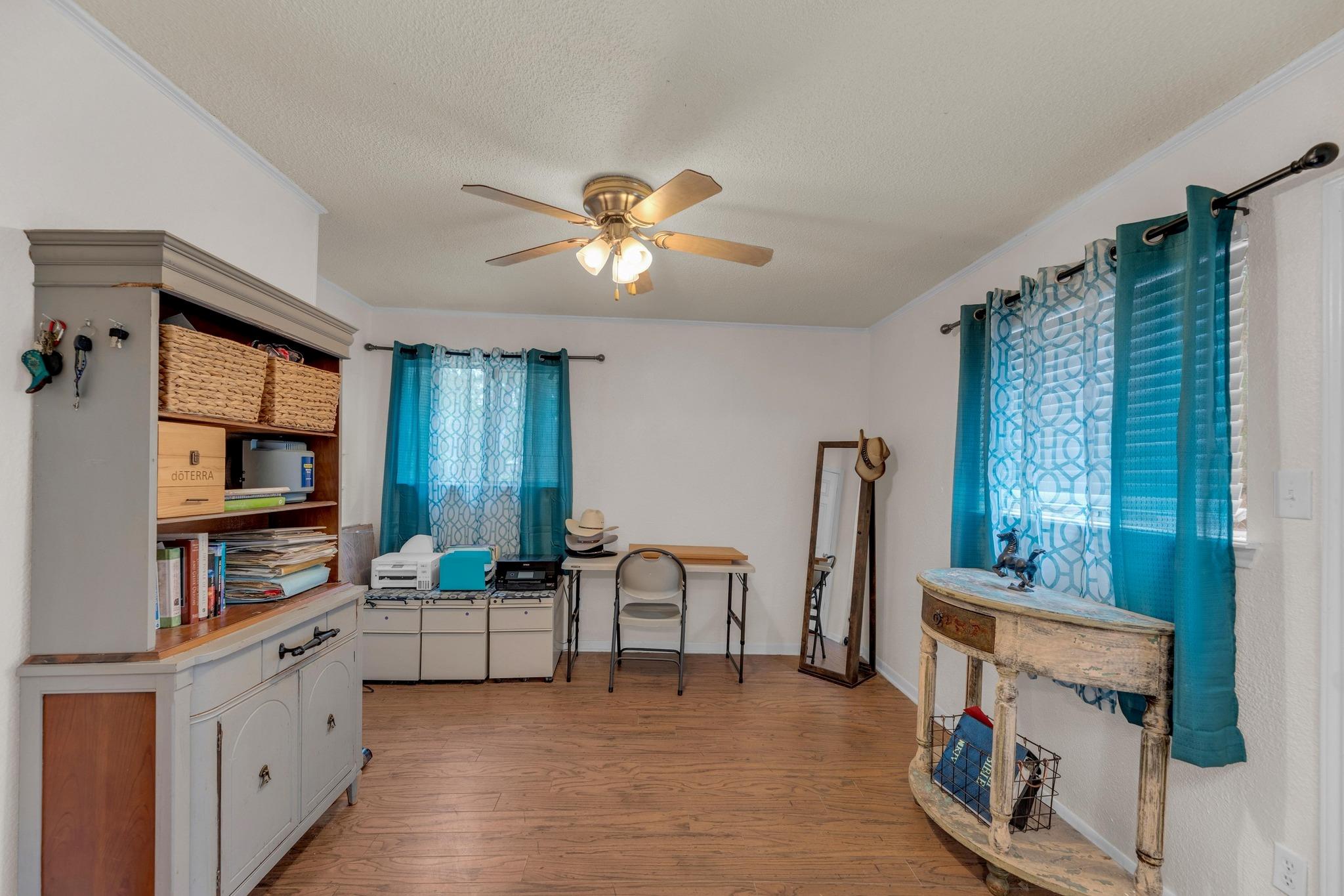 928 Moccasin Trl, La Grange, TX 78945