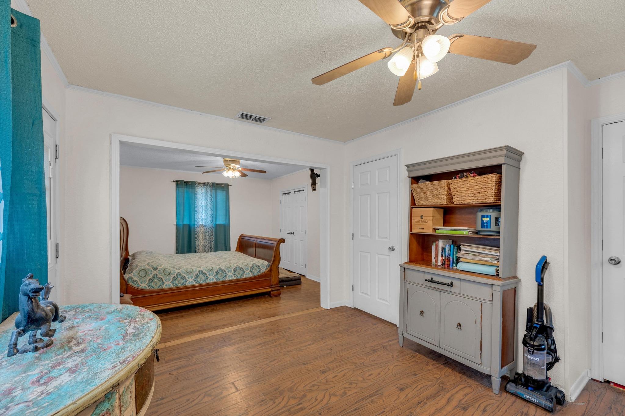 928 Moccasin Trl, La Grange, TX 78945