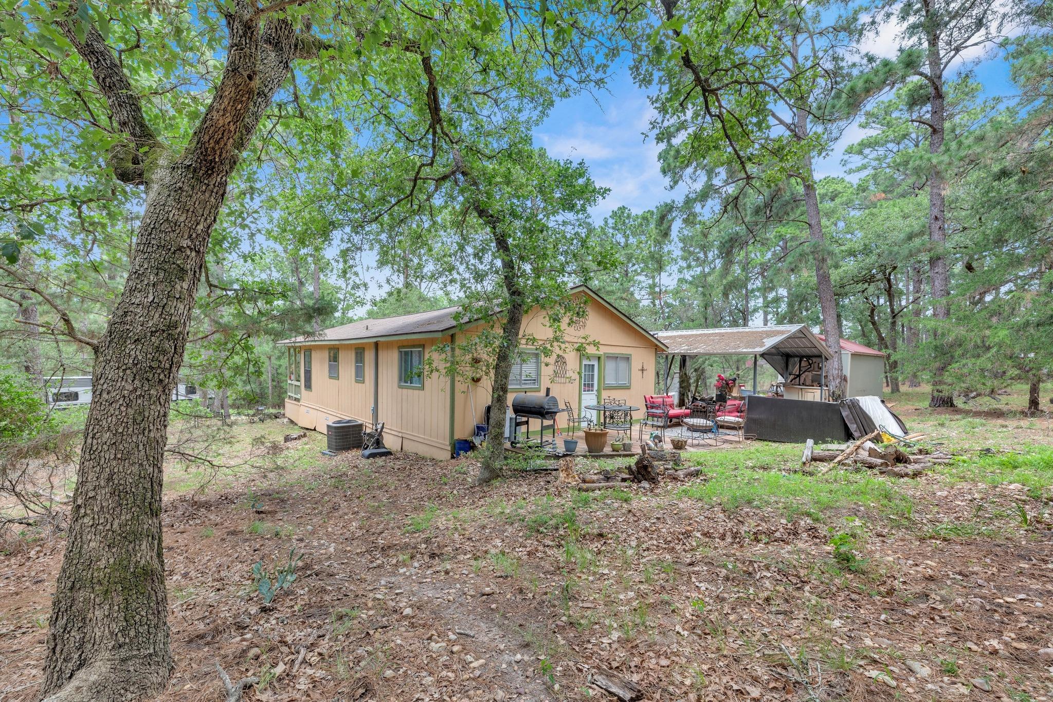 928 Moccasin Trl, La Grange, TX 78945