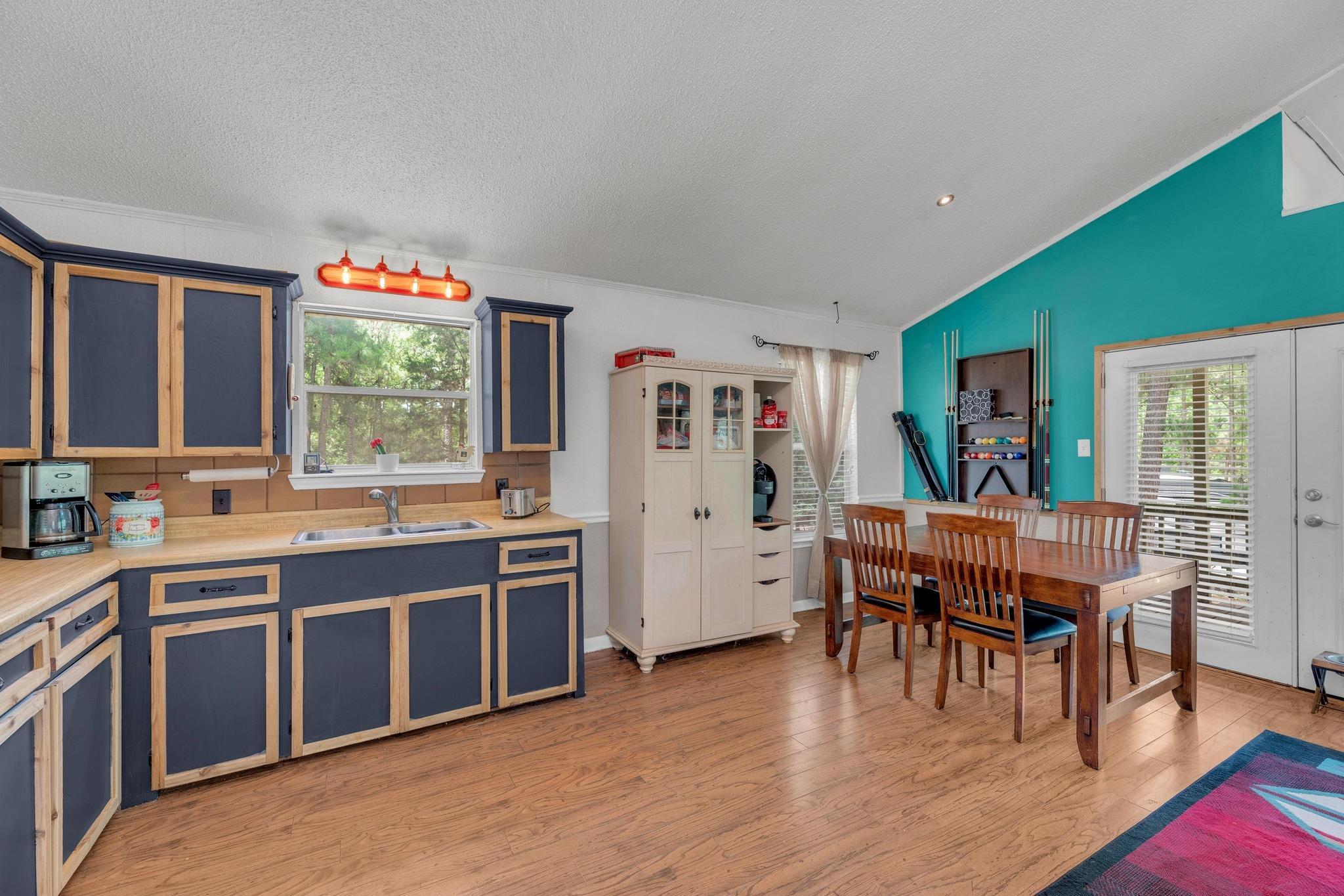 928 Moccasin Trl, La Grange, TX 78945