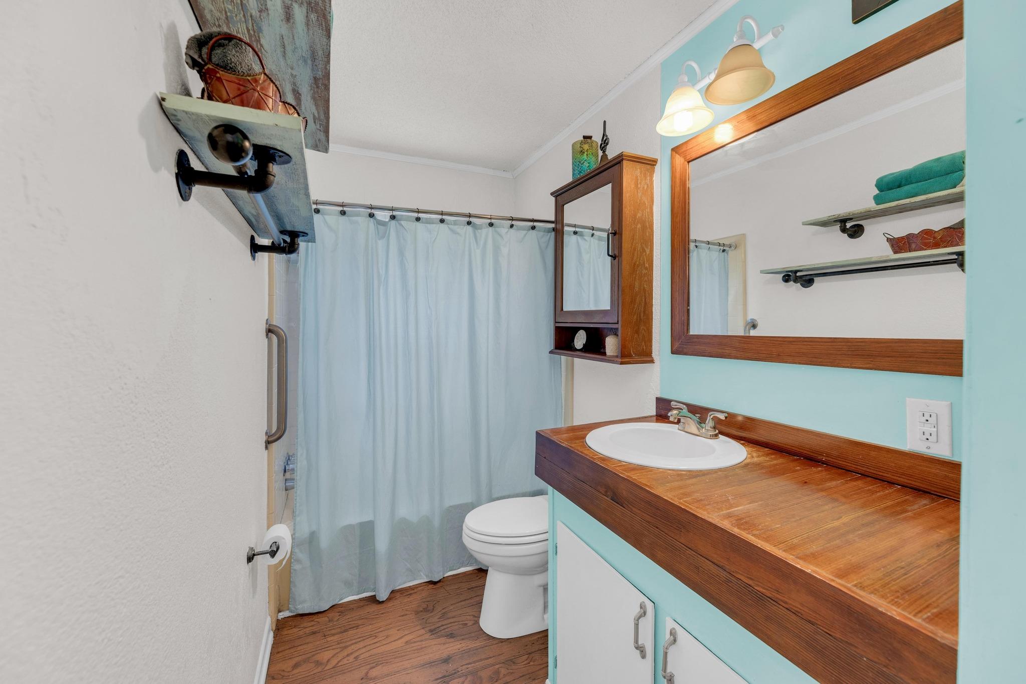 928 Moccasin Trl, La Grange, TX 78945