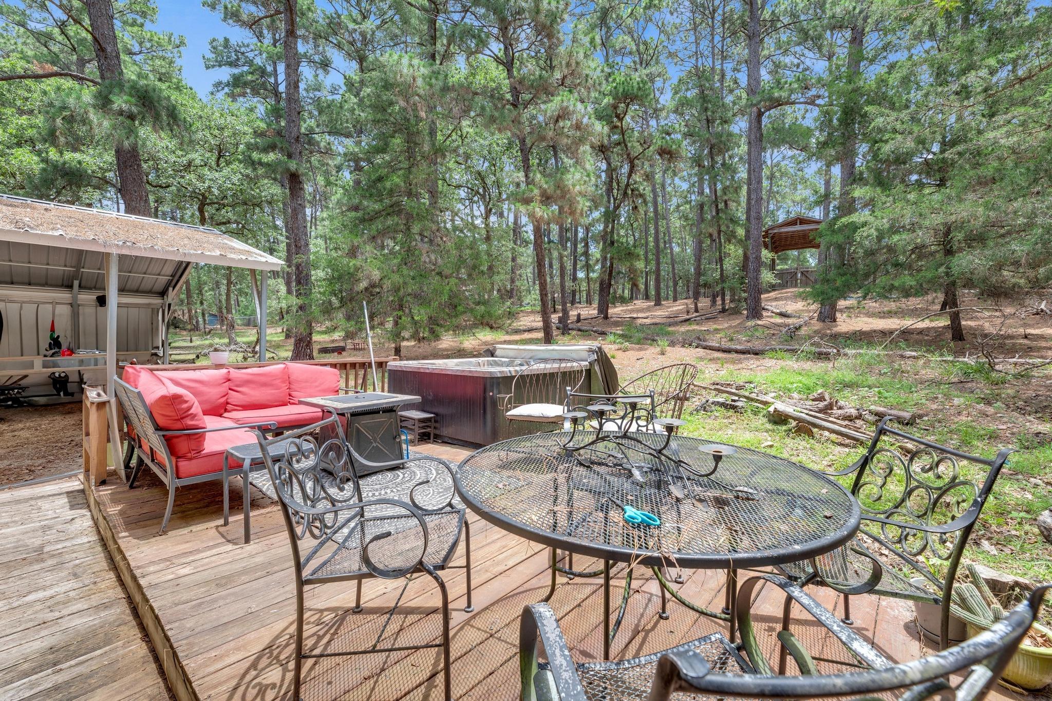 928 Moccasin Trl, La Grange, TX 78945