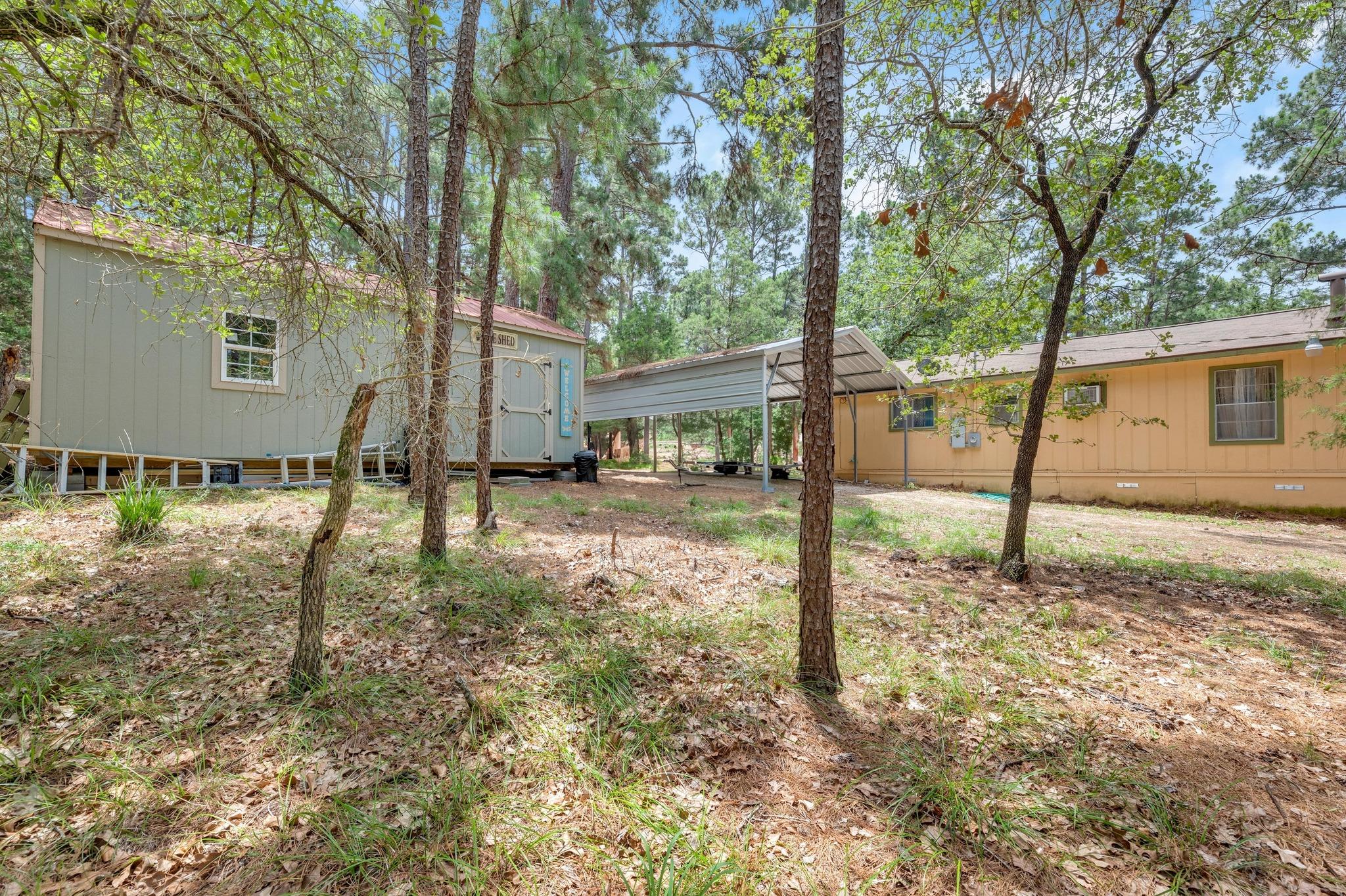 928 Moccasin Trl, La Grange, TX 78945